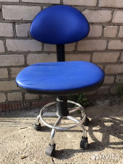 Маникюрный стол с вытяжкой/кресла, мойка, лампа