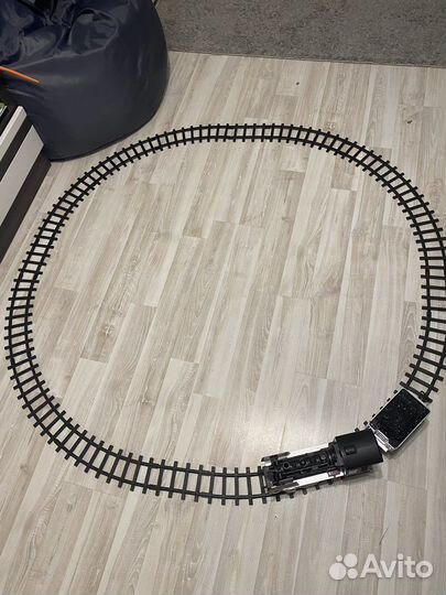 Железная дорога с поездом