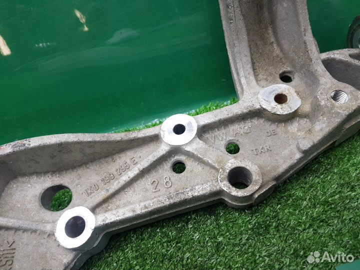 Крепление рычага подвески переднее левое Audi A3