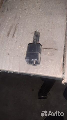 Выключатель стоп сигналов на Митсубиси Лансер 10