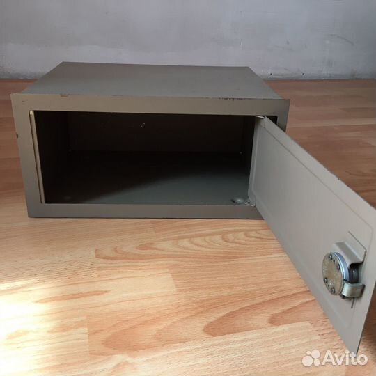 Сейф металлический