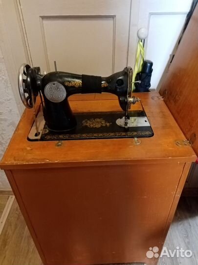 Швейная машина Подольск ножная