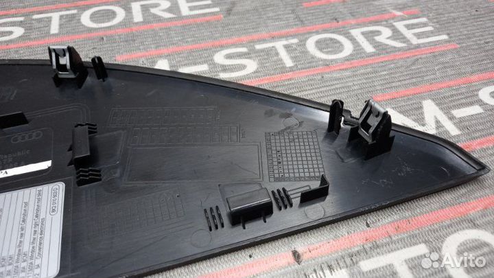 Накладка на торпеду правая Audi Q5 8R cdnc 2009