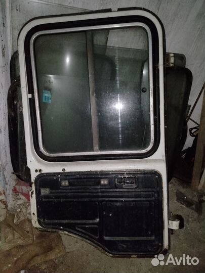 Дверь передняя левая на автобус паз