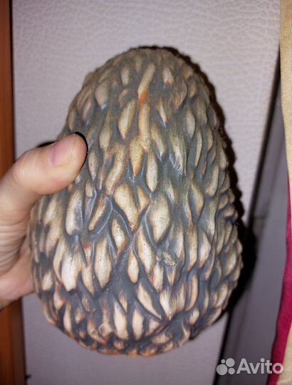 Ежик с яблоком из керамики