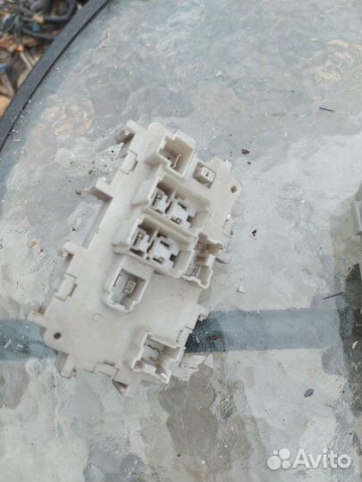 Блоки предохранителей nissan elgrand 2003г