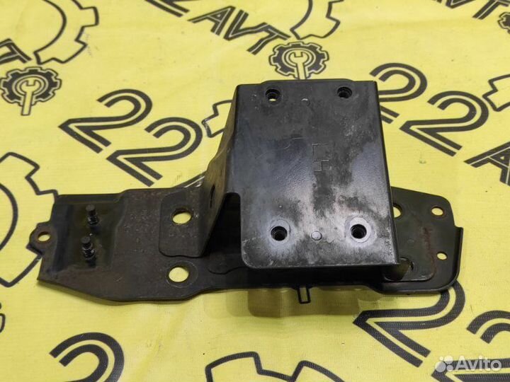 Кронштейн усилителя бампера передний левый