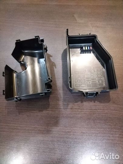 Крышка блока предохранителей Solaris, Rio низ верх