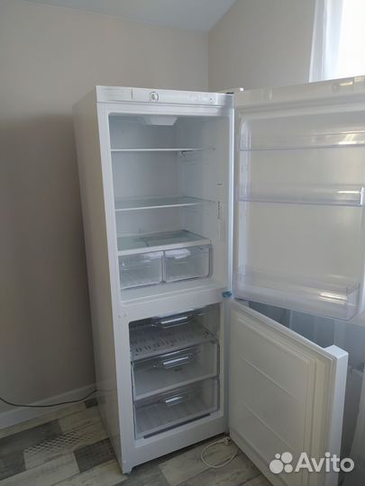 Продам новый холодильник indezit