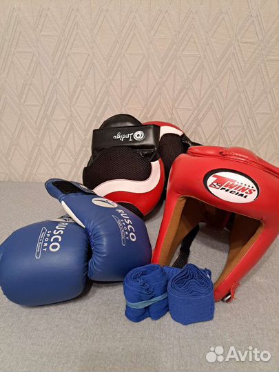 Боксерские перчатки, шлем, лапы