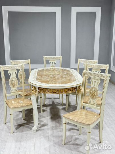 Стол и стулья