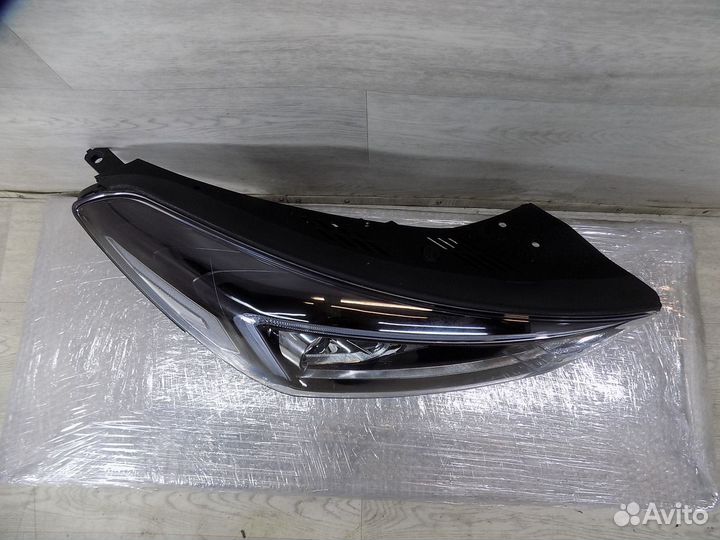 Фара правая Hyundai Tucson
