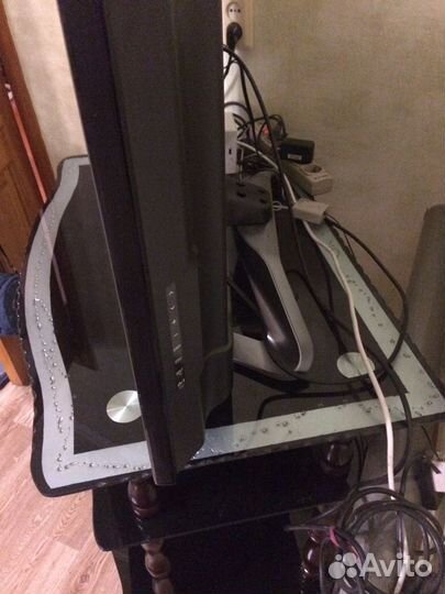 Стеклянный стол