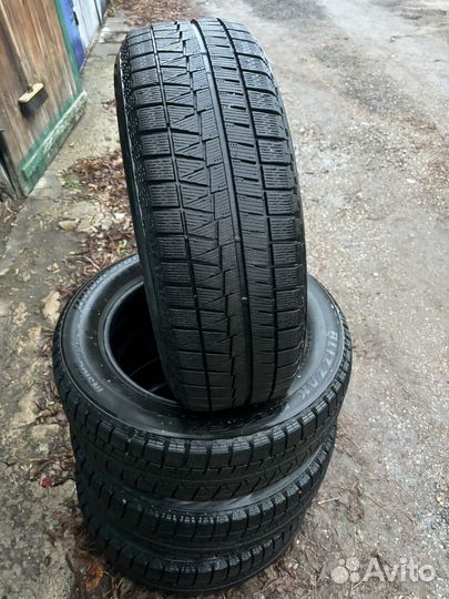 Bridgestone Blizzak Revo GZ 215/60 R17 96S