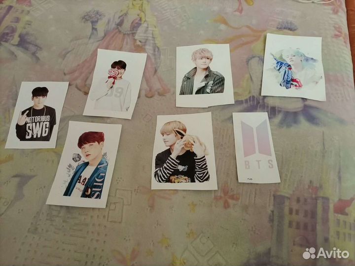 Значки, брелки, карточки BTS