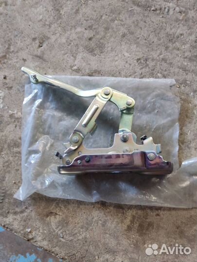 Петля капота левая Hyundai Tucson 3