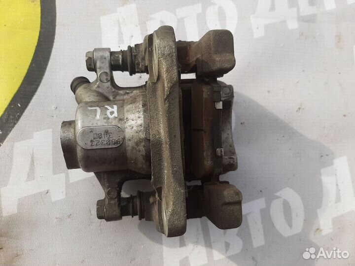 Тормозной суппорт задний левый Toyota Camry XV50