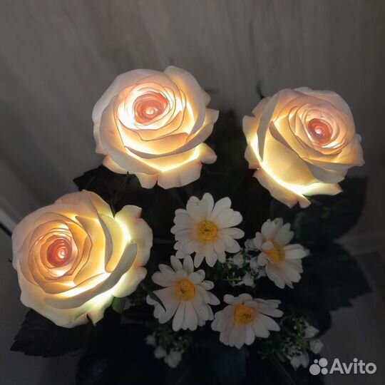 Букет роз с ромашкой