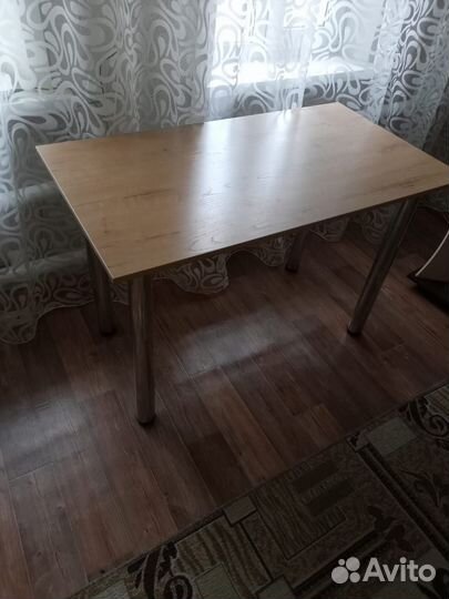 Продам стол обеденный