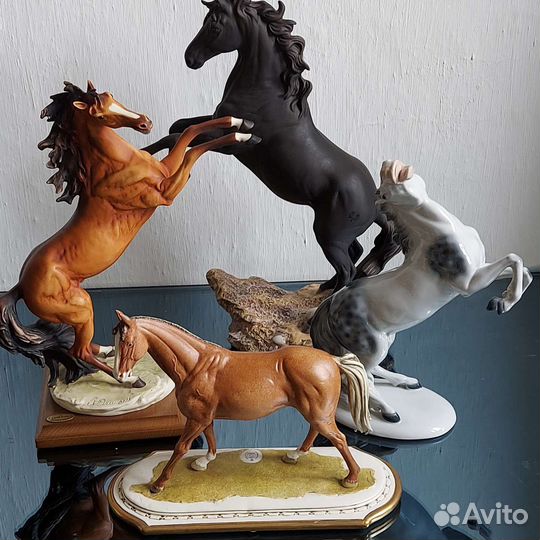 Статуэтка лошадь Италия Каподимонте