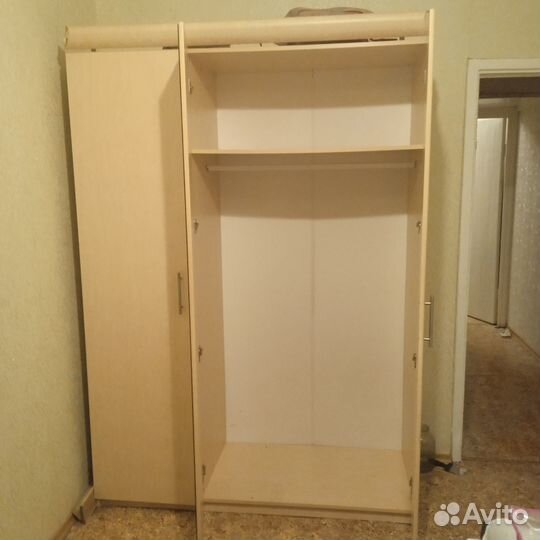 Шкаф для одежды бу трехстворчатый с зеркалом