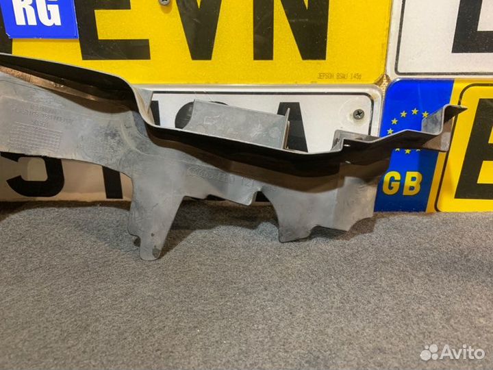 Дефлектор левый Audi A4 B7