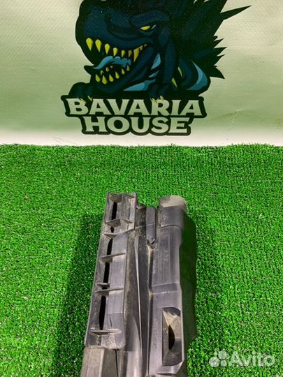 Кронштейн радиатора правый Bmw X3 E83 N52B25AF