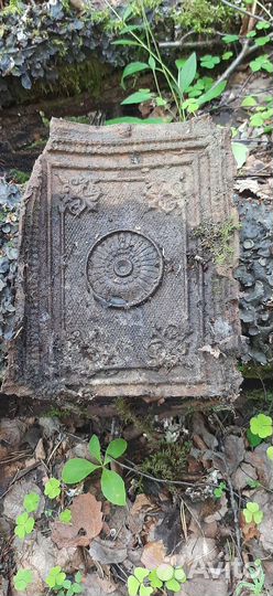 Старинная дверца от печи с красивым узором