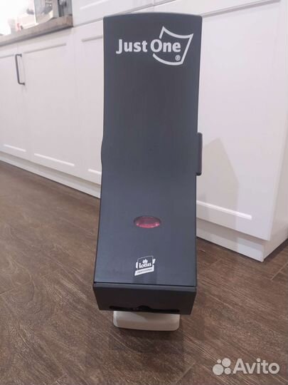 Диспенсер для бумажных полотенец