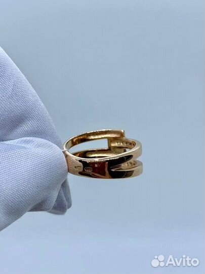 Кольцо с синтетическим камнем Золото