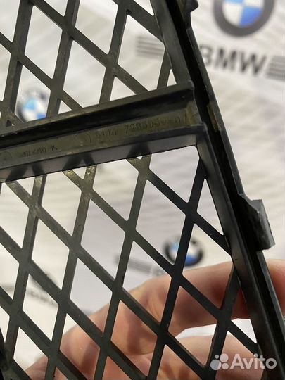 Решётка переднего бампера правая BMW F10