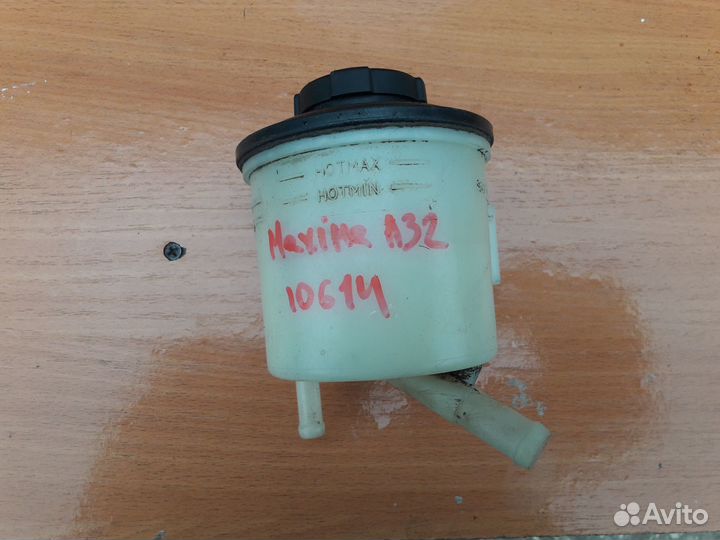 Бачок гура Nissan Maxima A32