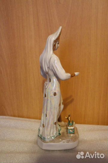 Статуэтка Хозяйка медной горы. Фарфор