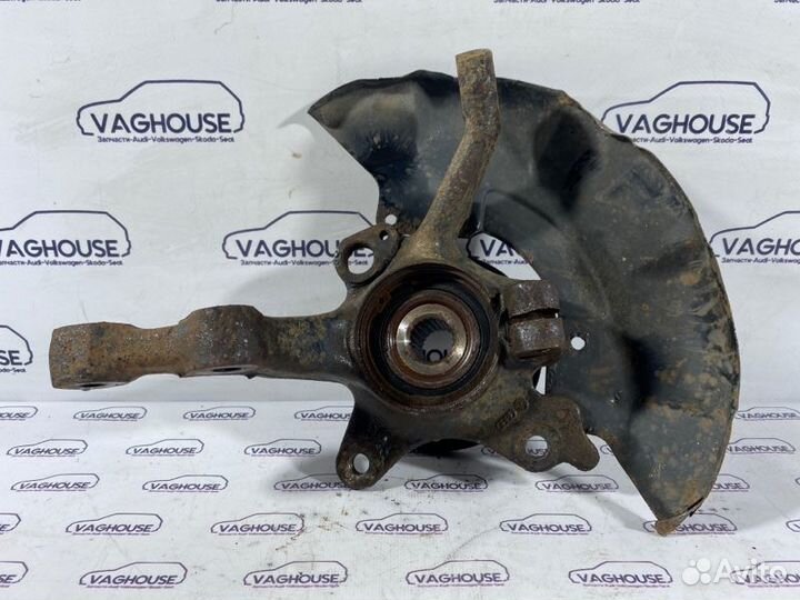 Кулак поворотный передний правый Volkswagen Passat