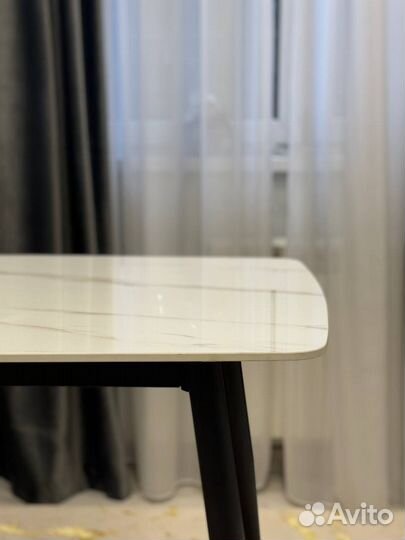 Обеденный стол