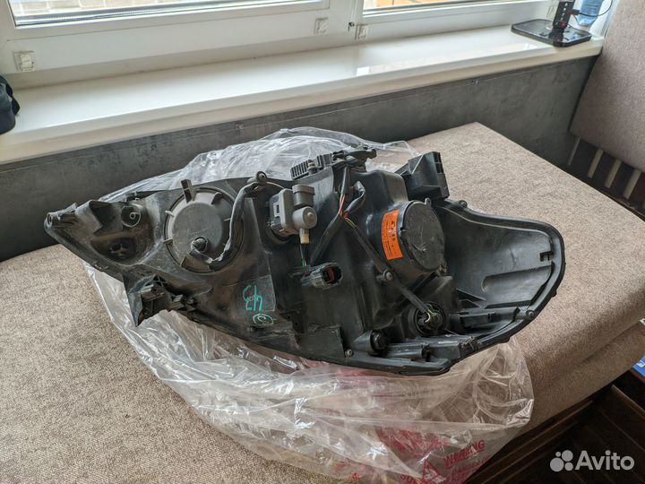 Фара левая ксенон Nissan Tiida