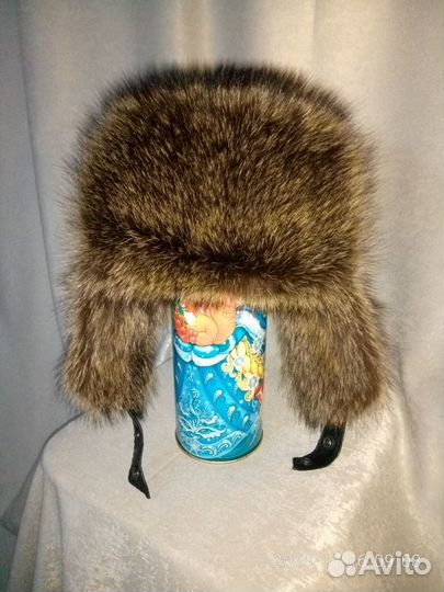 Шапка-ушанка из меха енота