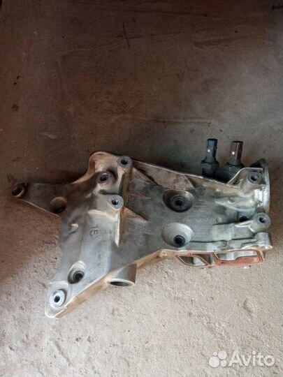 Кронштейн генератора Volkswagen Passat Cc 1.8 cdaa