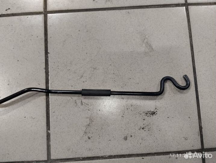 Упор капота Шевроле Круз