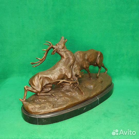 Скульптура бронзовая Схватка оленей