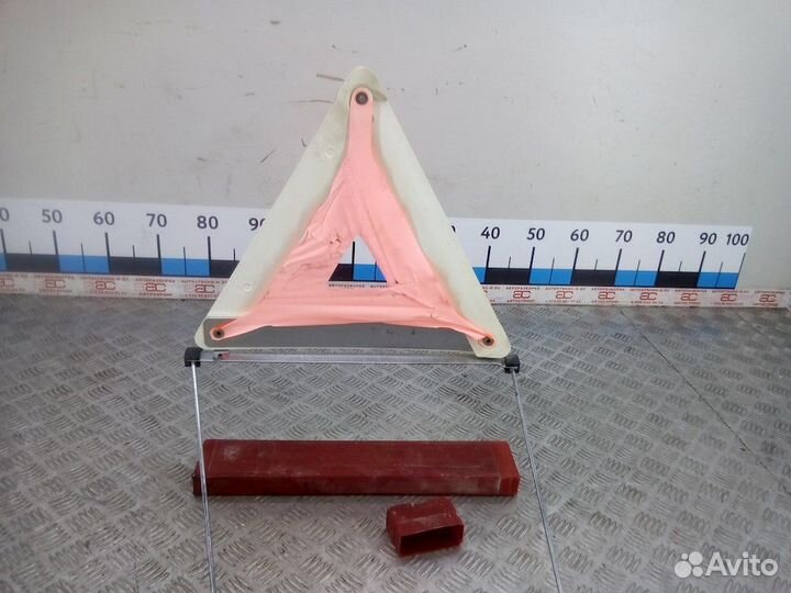 Знак аварийной остановки Volkswagen Caddy 2 2004