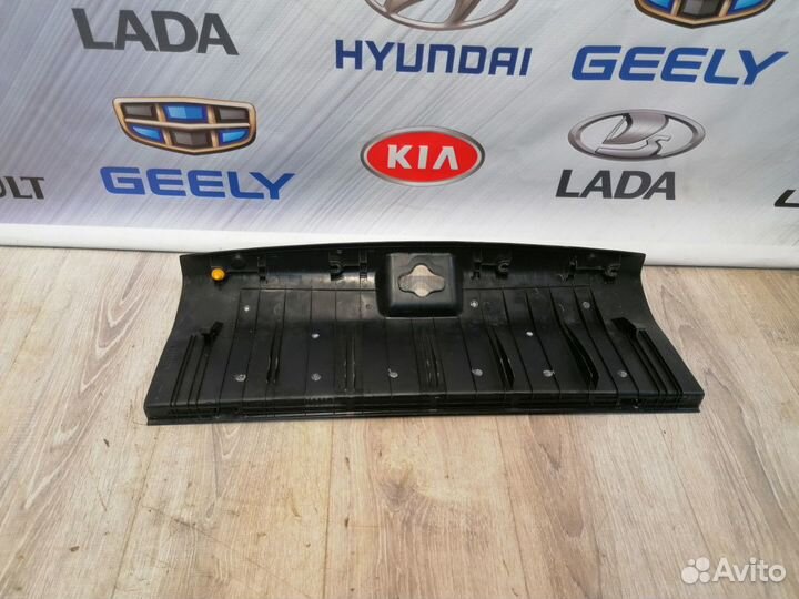 Накладка замка багажника Hyundai solaris