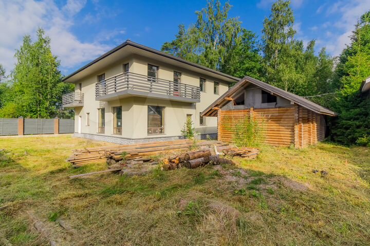 Коттедж 378 м² на участке 9 сот.