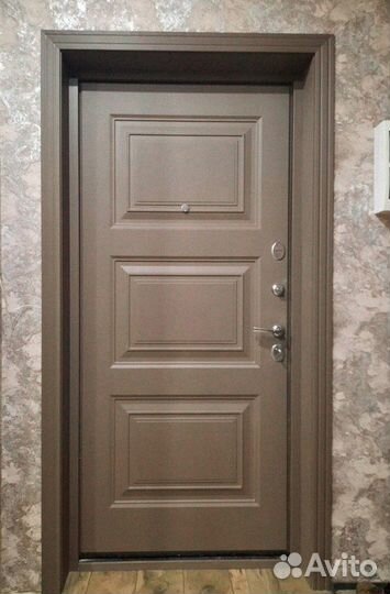 Алюминиевые входные двери со стеклом