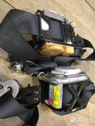 Ремень безопасности Nissan Pathfinder 51