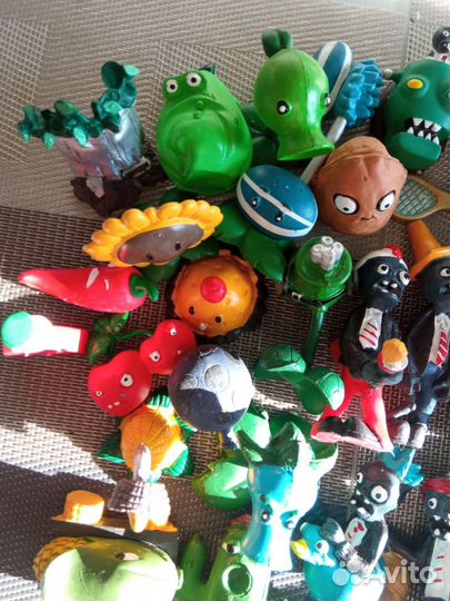 Игрушка зомби против растений