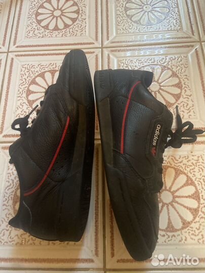 Кроссовки adidas кожаные