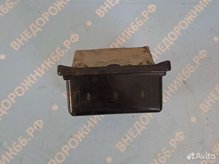 Пепельница панели передняя Toyota Rav4 2005 год