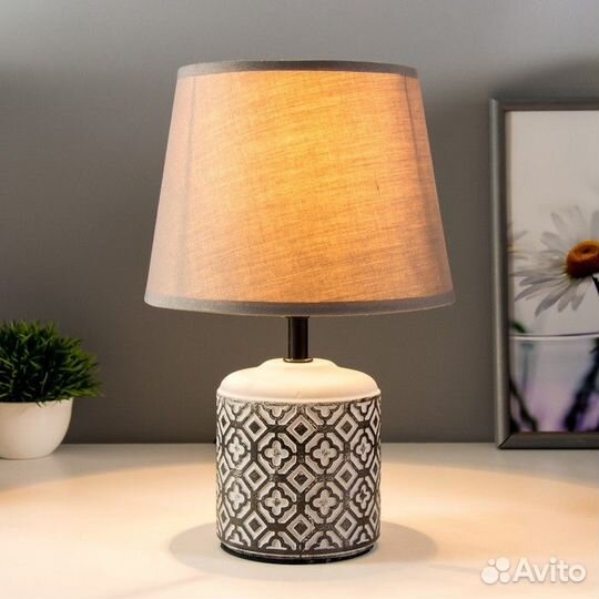 Настольная лампа 'Ория' Е14 40Вт серый 20х20х30см