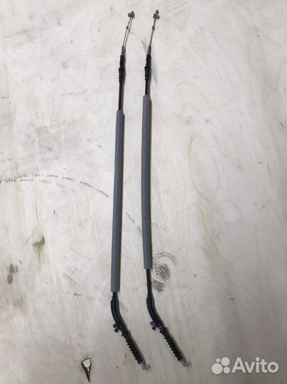 Трос замка передней двери Tiguan 2